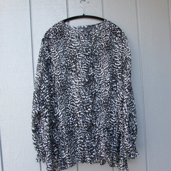 New York City Design Co. Garterized Blouse! NICE! - Picture 6 of 7